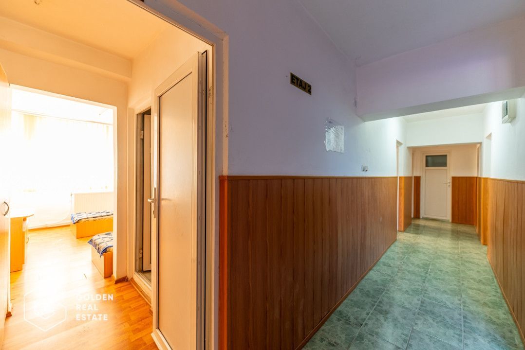 Cladire cu 24 camere, langa Castelul Regal Savarsin - Poză 16