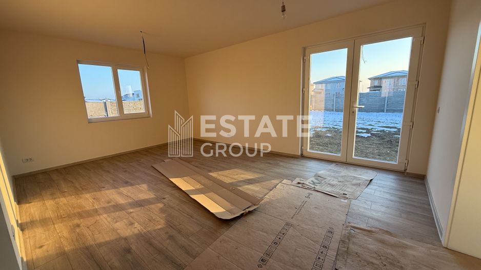 Casa individuala cu 4 camere in Mosnita Noua zona Castel - Poză 7