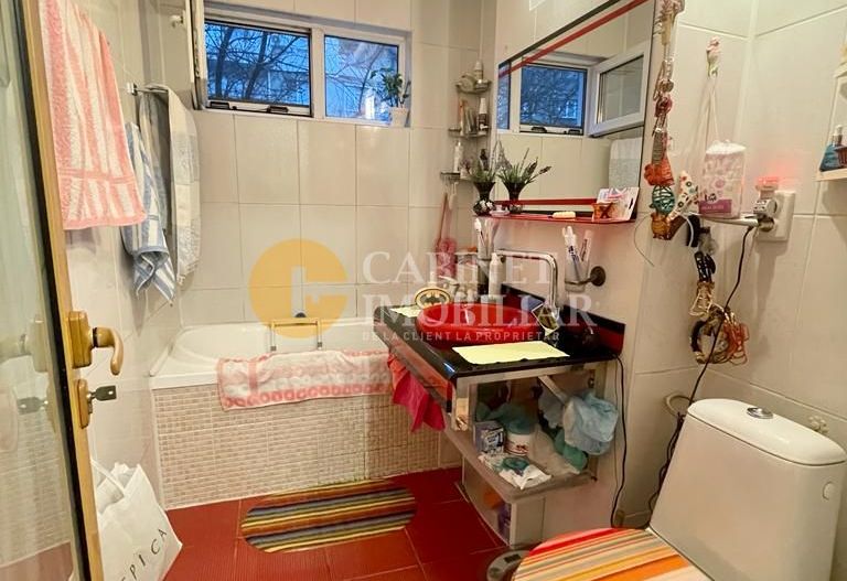 Complet Renovat - 3 Camere - Etaj 1 - Bloc Fara Risc - Zona Podu Ros - Poză 7