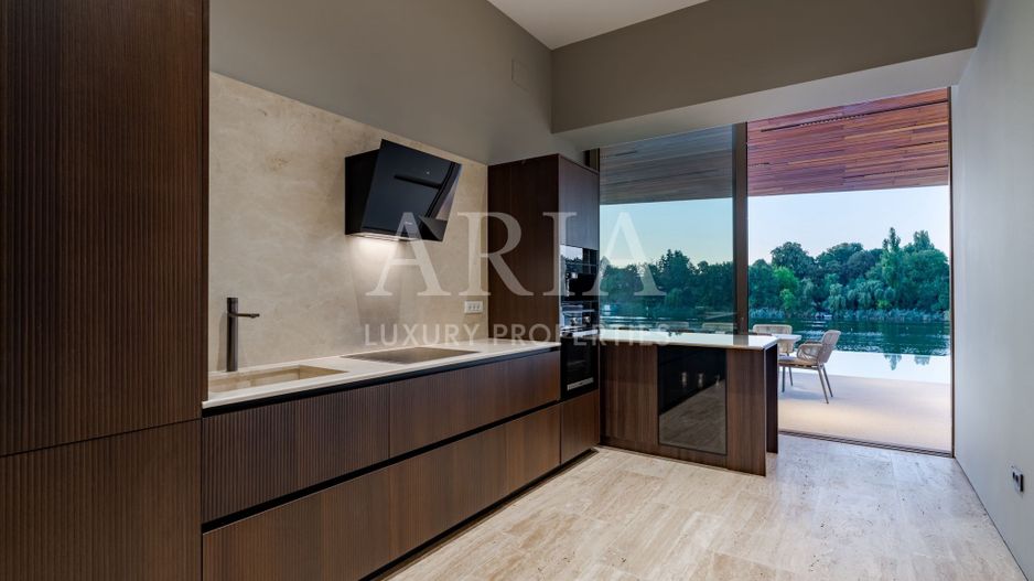 VILA FRONTLAKE SNAGOV – acolo unde arhitectura întâlnește libertatea - Poză 8