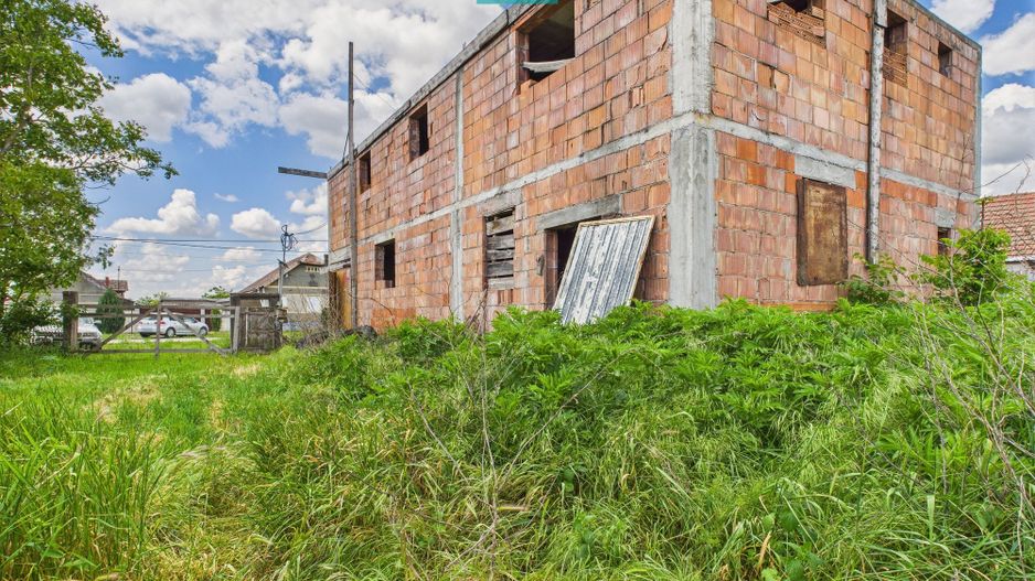 Casă mare, la rosu cu teren generos în Șimand - Poză 5