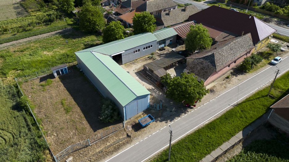 Clădire cu 5 camere cu teren și hală în Cenad - Poză 24
