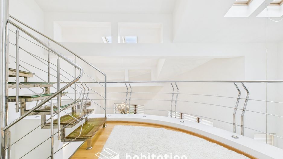 Descoperă eleganța unei case moderne– vizitează prin tur virtual - Poză 17