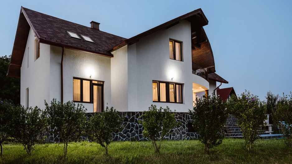 CASA DE LUX ÎN ZONA LIVEZENI - Poză 3