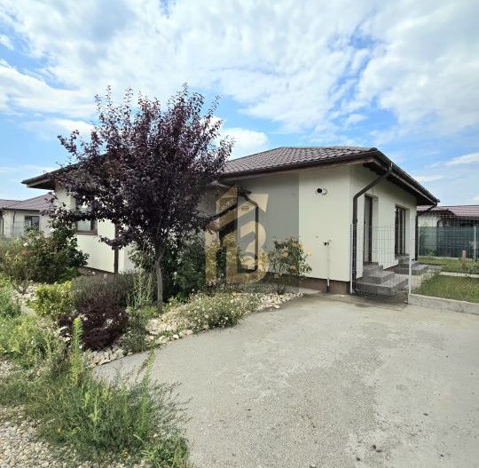 ​Casă 3 camere, 2 băi, curte generoasă 471 mp - Complex Luna, Balotești - Poză 12