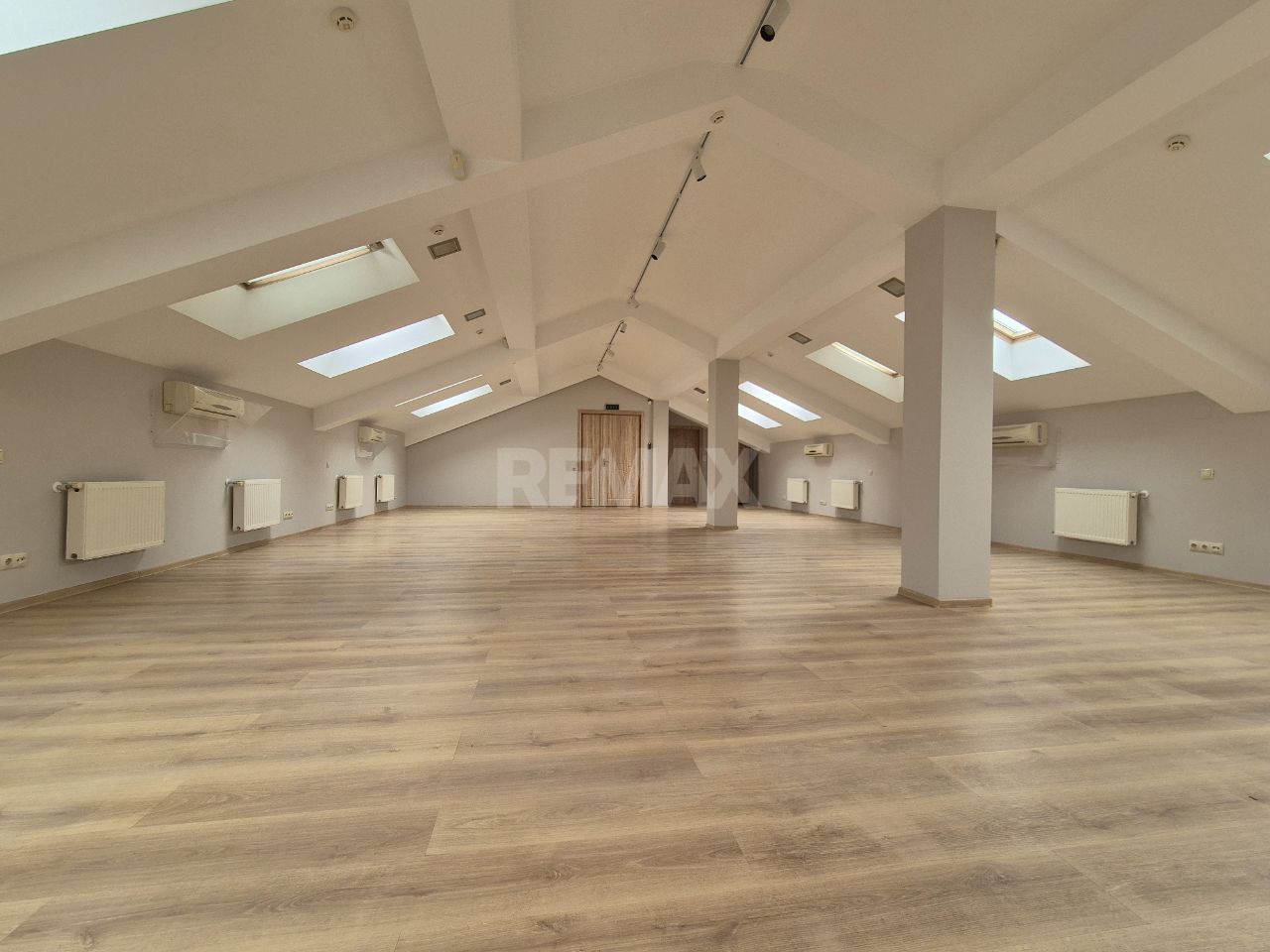 Spațiu comercial cu 6 camere de închiriat în Centru, Chișinău - Poză 2