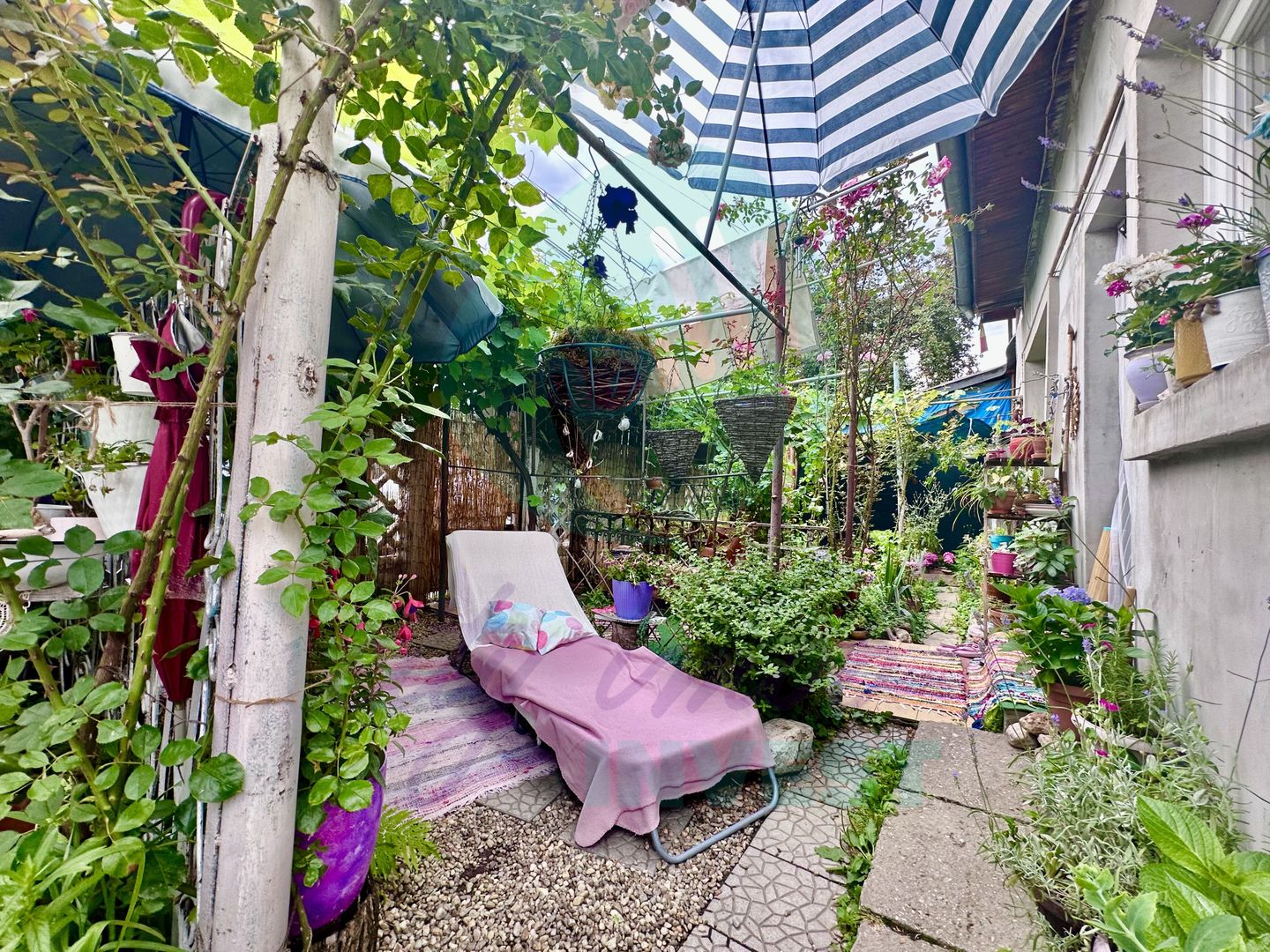 Teren de 250 mp cu casa -  la o distanta de 7 minute de statia de metrou - Poză 2