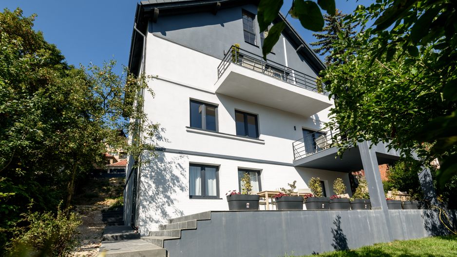 Vila de poveste, in centrul Brasovului, pe Drumul Cetatii - Poză 1