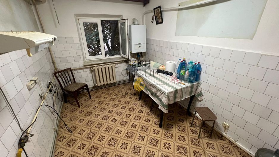 Apartament cu 3 camere | Etaj 3/3 | 80 mp | 2 Stejari | CEC - Poză 1