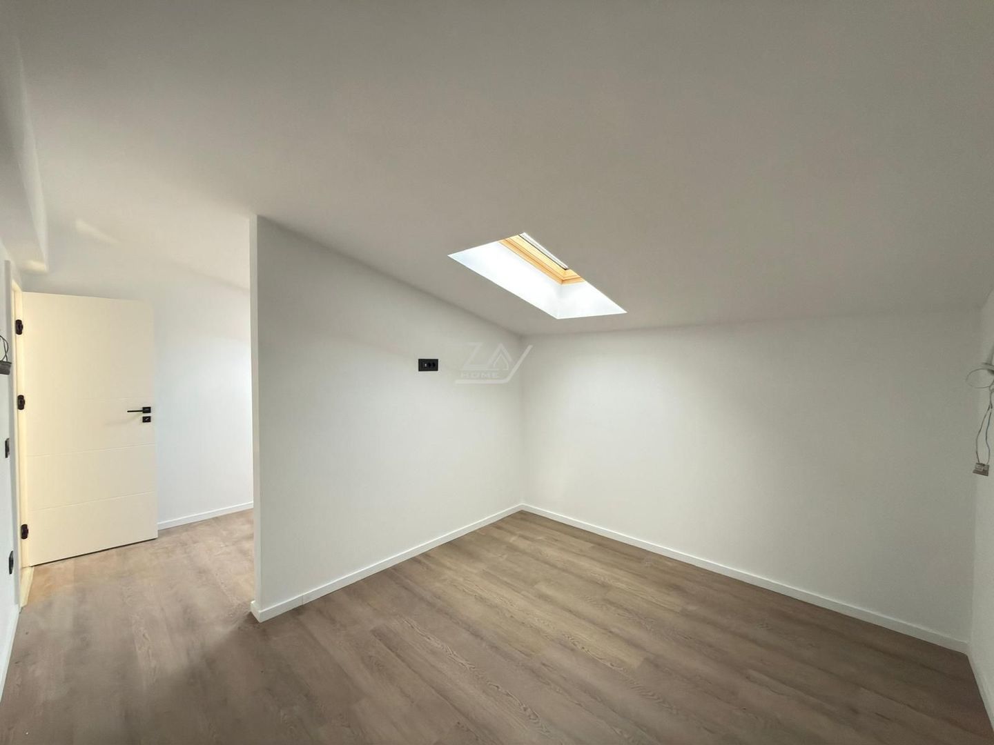 Ap pe 2 niveluri. Decomandat. 2 locuri de parcare. - Poză 10