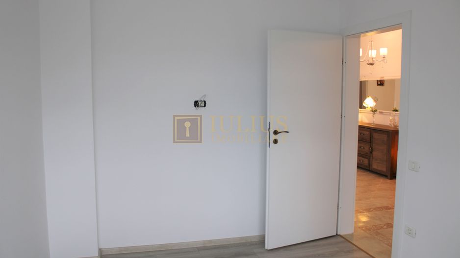 Imobil deosebit, curte spatioasa, centrala proprie, loc de parcare! - Poză 7