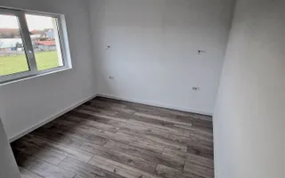 Duplex de vanzare cu 4 camere,2 bai,250 mp teren-Mosnita Veche zona Centrala. - Poză 12