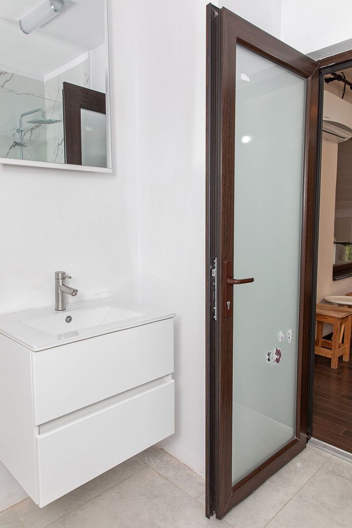 Vilă cu 5 dormitoare, 4 băi, 2 248mp teren, piscină. Preț: 229 000 Eur - Poză 25