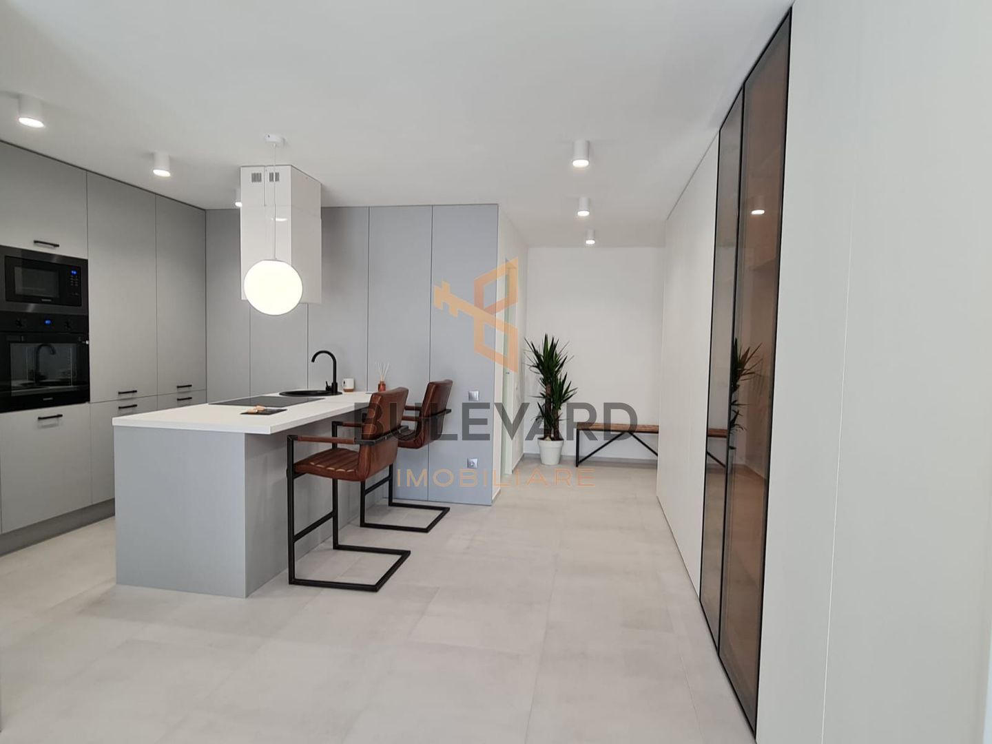 Apartament cu 2 camere  ultrafinisat! Zona strazii Frunzisului! - Poză 1