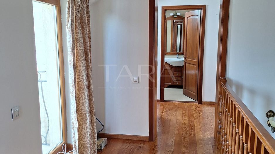 Casa deosebită în Europa – stil clasic, terase și grădină amenajata - Poză 10