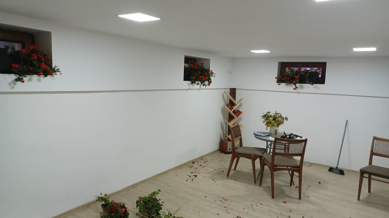 BRASADAS vinde casa individuala 8 cam teren 10 ari Unirii. - Poză 12