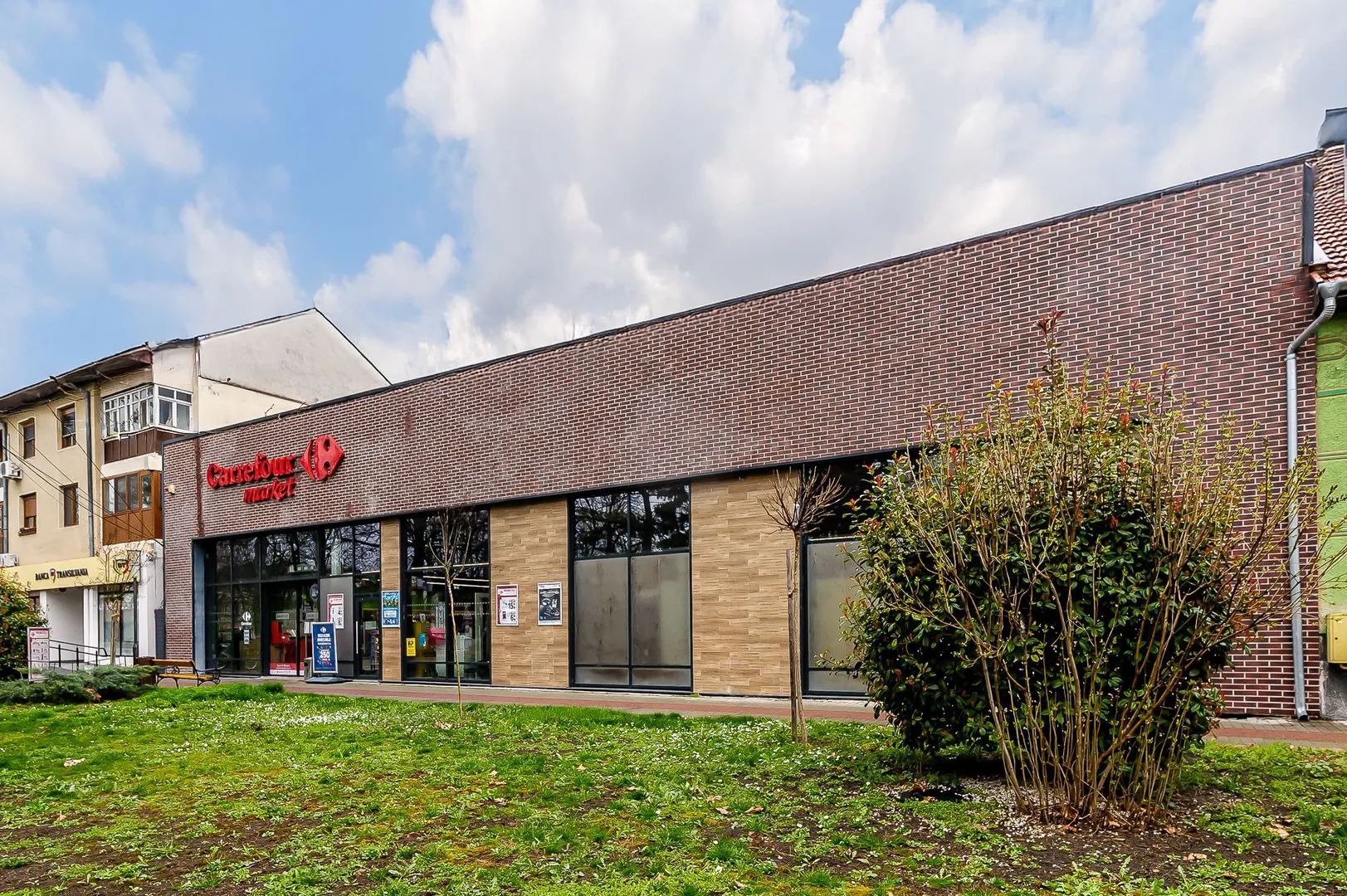 Spațiu comercial premium cu chiriaș stabil (Carrefour Market) Nădlac - Poză 3
