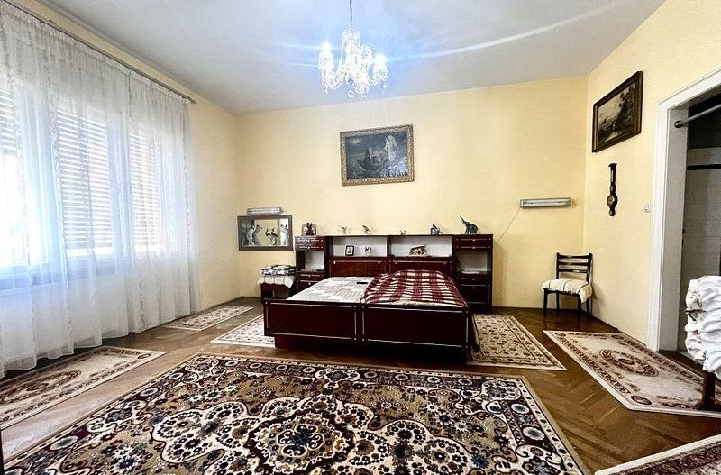 Apartament patrimoniu, 130 mp, cu garaj, et 1, in Piața Victoriei- Primărie - Poză 3