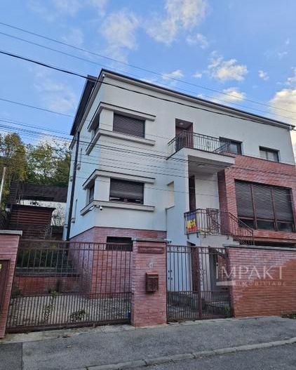 Inchiriez casa in cartier Gruia, pretabil locuinta, sediu firma, clinica, etc - Poză 2