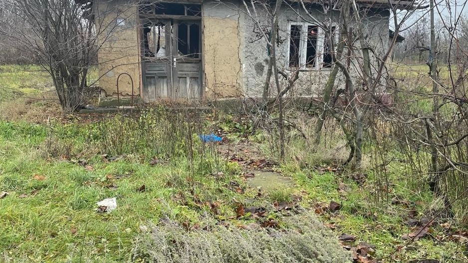 Teren intravilan 3367 mp cu casa demolabile 54 mp puț existent! - Poză 4