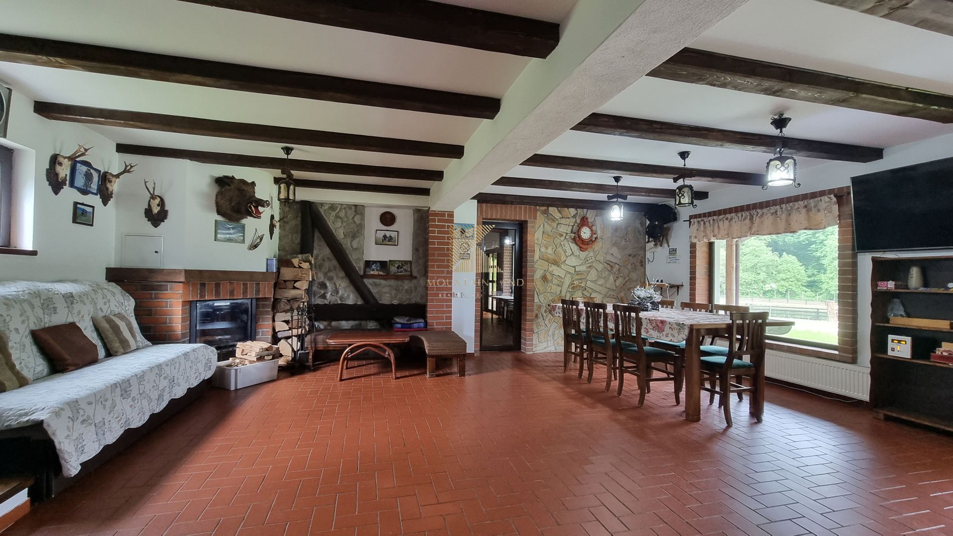 Complex turistic și proprietate deosebită de vânzare în Valea Dobârlău - Poză 12