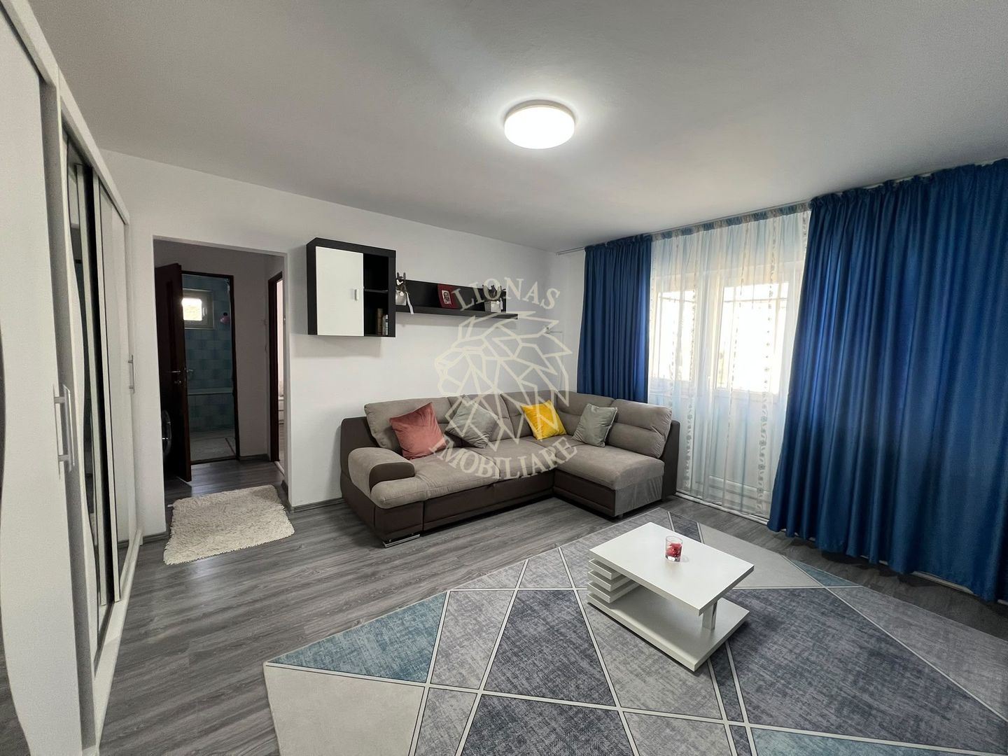 Apartament Renovat 2 camere 59 mp con.-balcon-Zona Decebal - Poză 1