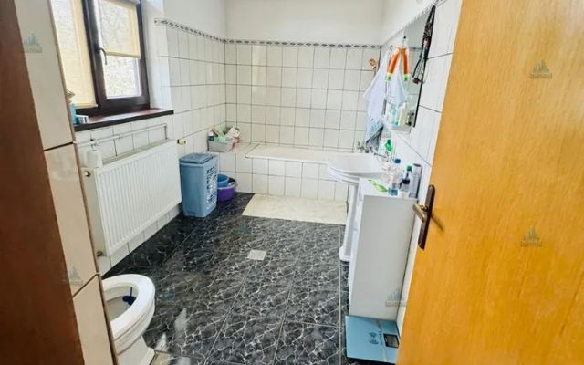 De vânzare – casă situată pe strada Nicolae Iorga - Poză 16