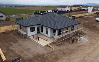 Casă pe parter de vânzare în cartierul Izvor - Poză 1