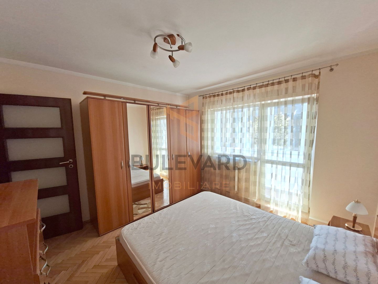Apartament 3 camere decomandate + parcare, mijlocul strazii Titulescu! - Poză 2