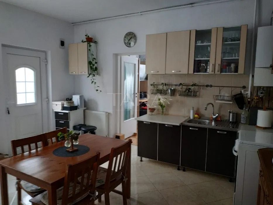 Casa cu 2 camere de vanzare in zona Gruia. - Poză 2