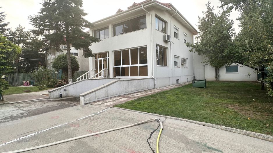 Oferim spre închiriere o proprietate de excepție zona Sisesti - Poză 2