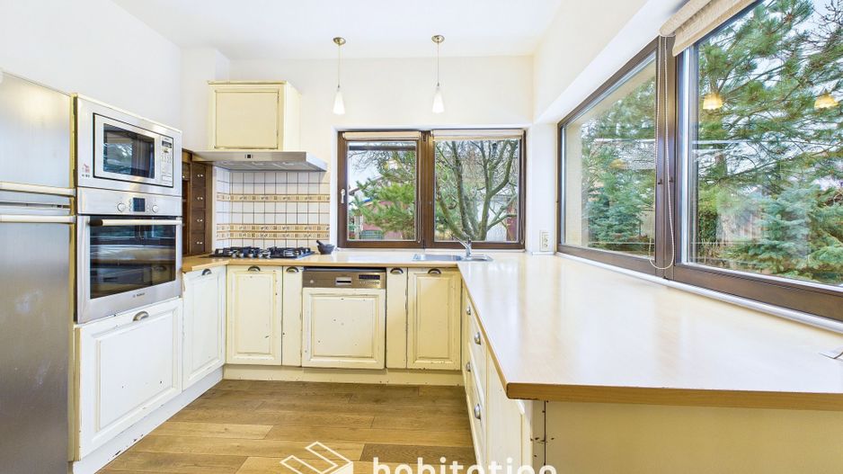 Casă de vis în Giroc – Eleganță clasică, spațiu vast și confortabil - Poză 2