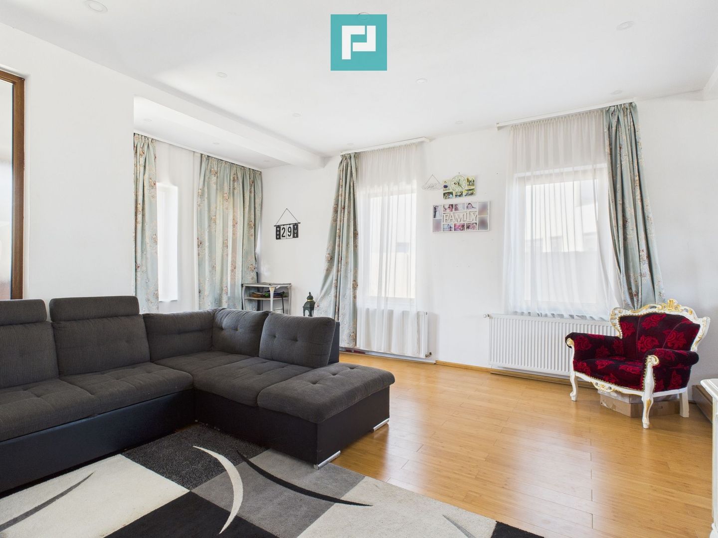 Casă modernă cu 6 camere în Vladimirescu - Poză 1