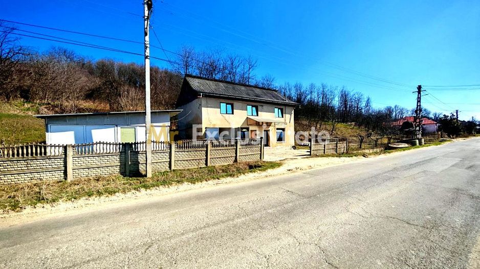 Casă cu teren generos în Dârmănești, Argeș-ideală pentru locuința sau afacere - Poză 2