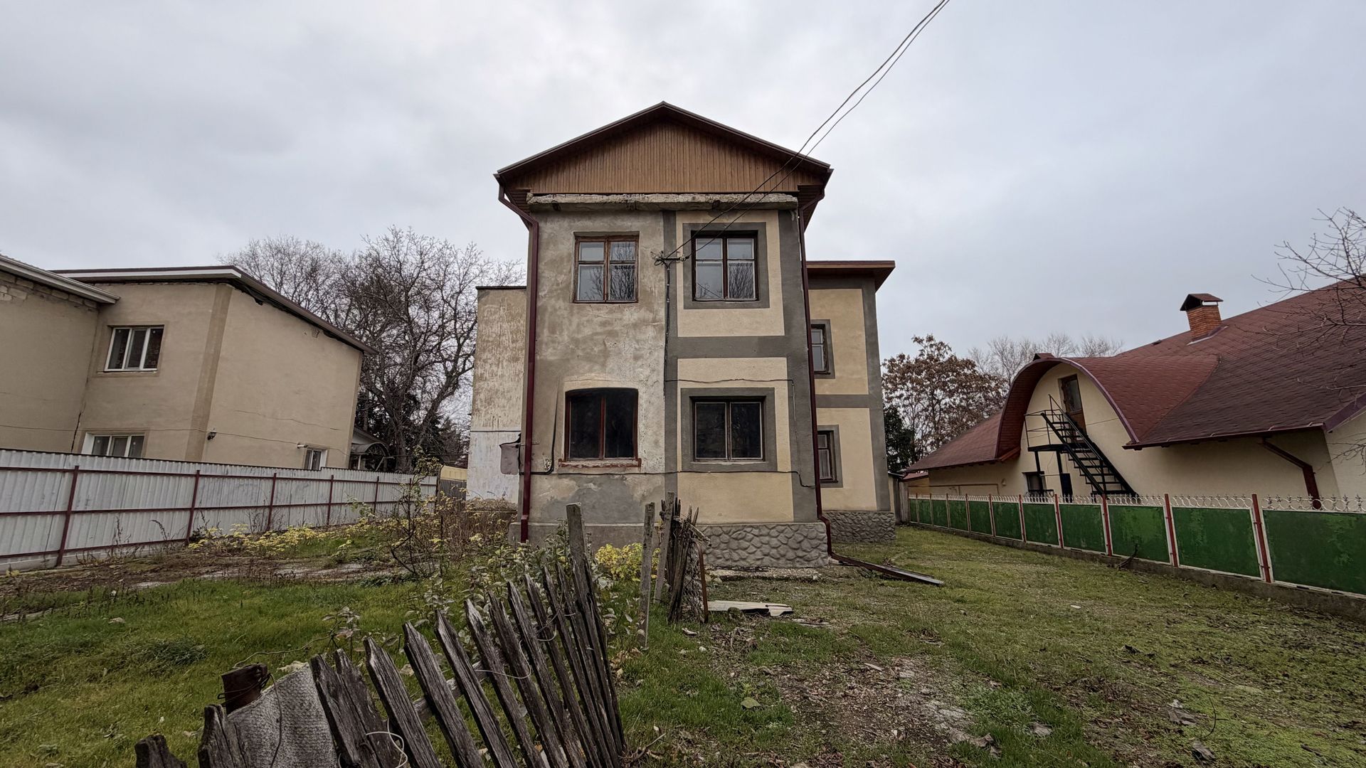De vânzare / Schimb  – Duplex în centrul orașului Cimișlia Vizavi de Procatura - Poză 1