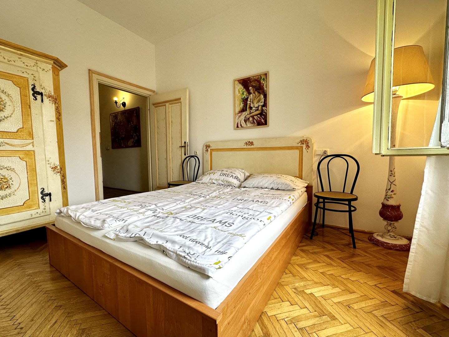 Apartament cu 2 camere,  clasic si boem, cu vedere in Piață Victoriei - Poză 9