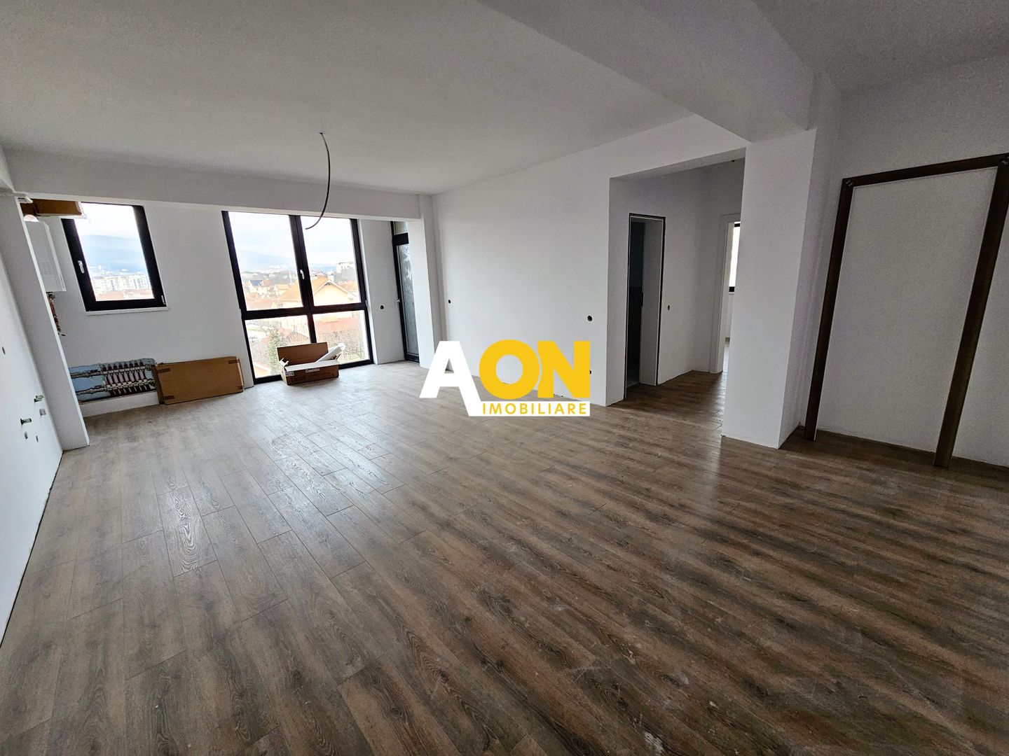 Apartament 3 camere, etaj 1, predare la cheie - Poză 1