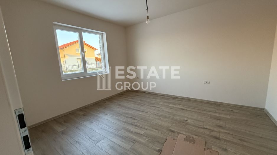 Casa individuala cu 4 camere in Mosnita Noua zona Castel - Poză 11