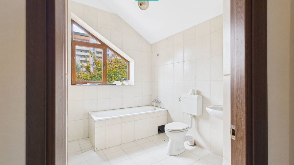 Casă  spațioasă cu 5 camere, Aradului - Poză 20