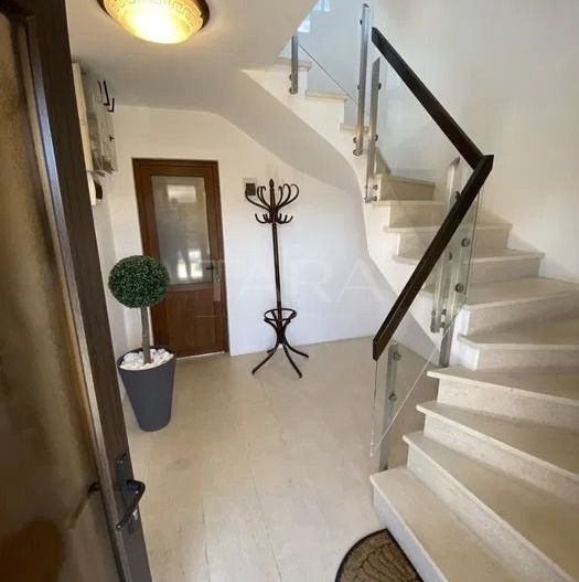 Eleganță și confort – apartament cu 3 camere în zona Câmpului. - Poză 1