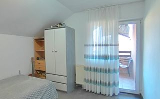 Apartament 2 camere în vilă regim P+2 | centrala proprie | mobilat | - Poză 4