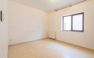 Apartament 4 camere si Curte Proprie | Parcare Inclusă - Poză 3