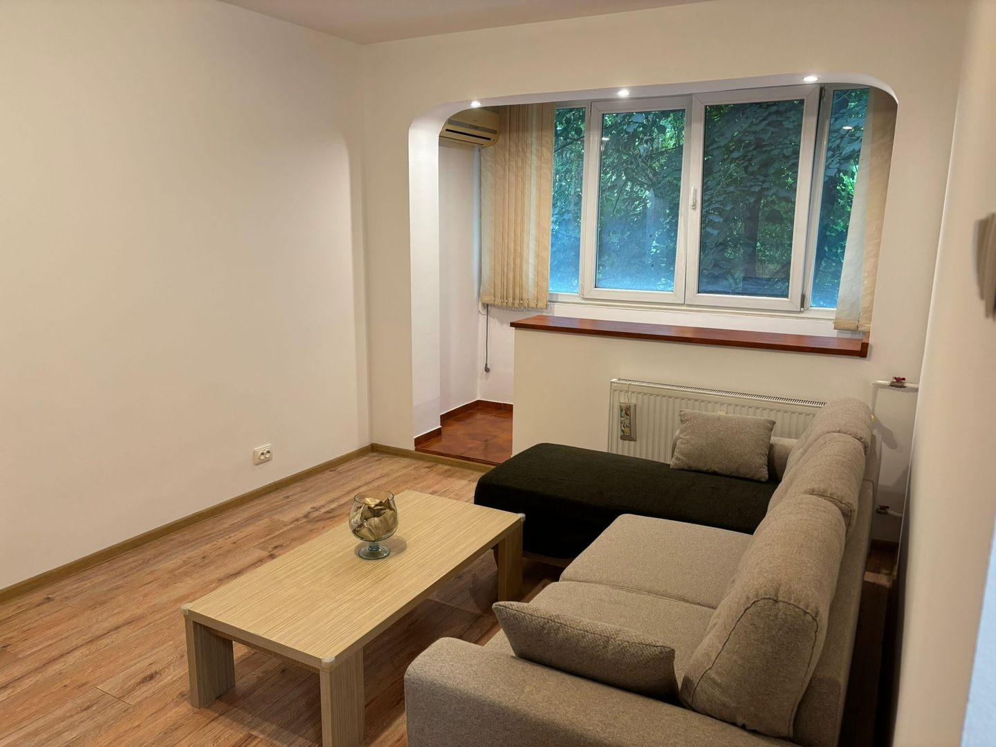 AP. 2 CAMERE PIATA SUDULUI, LOC PARCARE, BUCATARIE INCHISA, MODERN - Poză 1