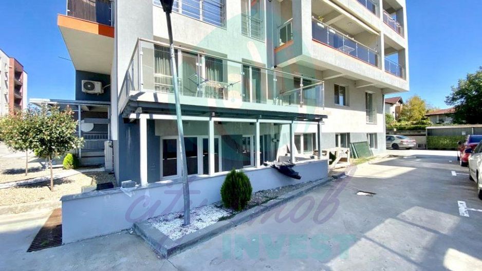 Apartament cu curte englezeasca si 2 intrari pozitionat langa lac - Poză 5