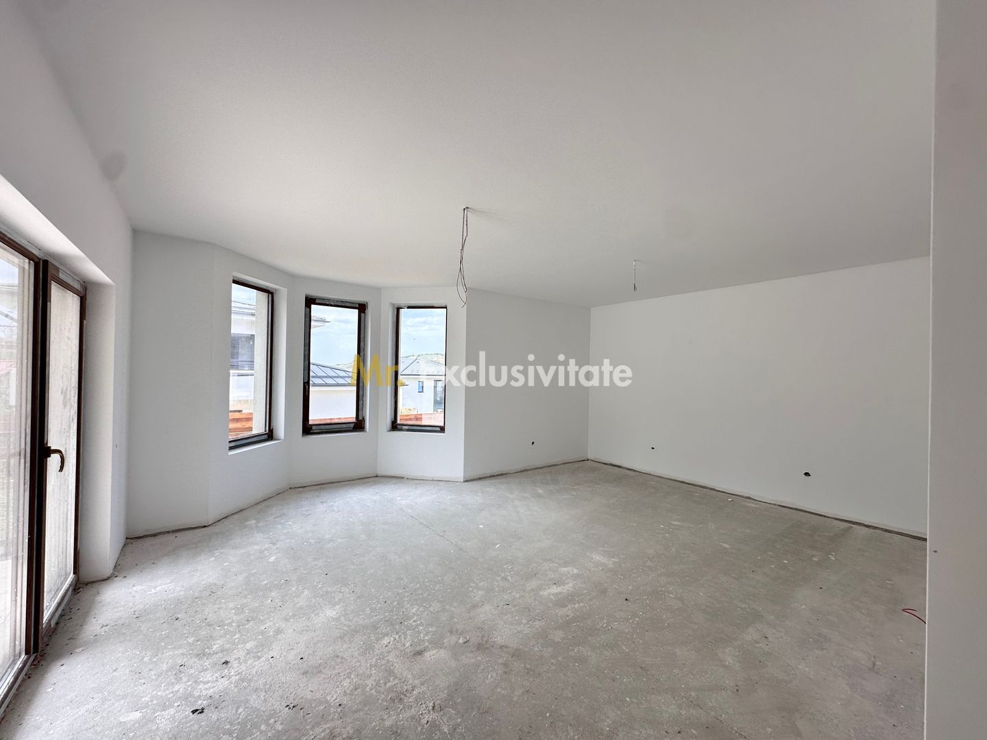Casa individuala-4 dormitoare,225 mp utili,garaj-Chinteni - Poză 10