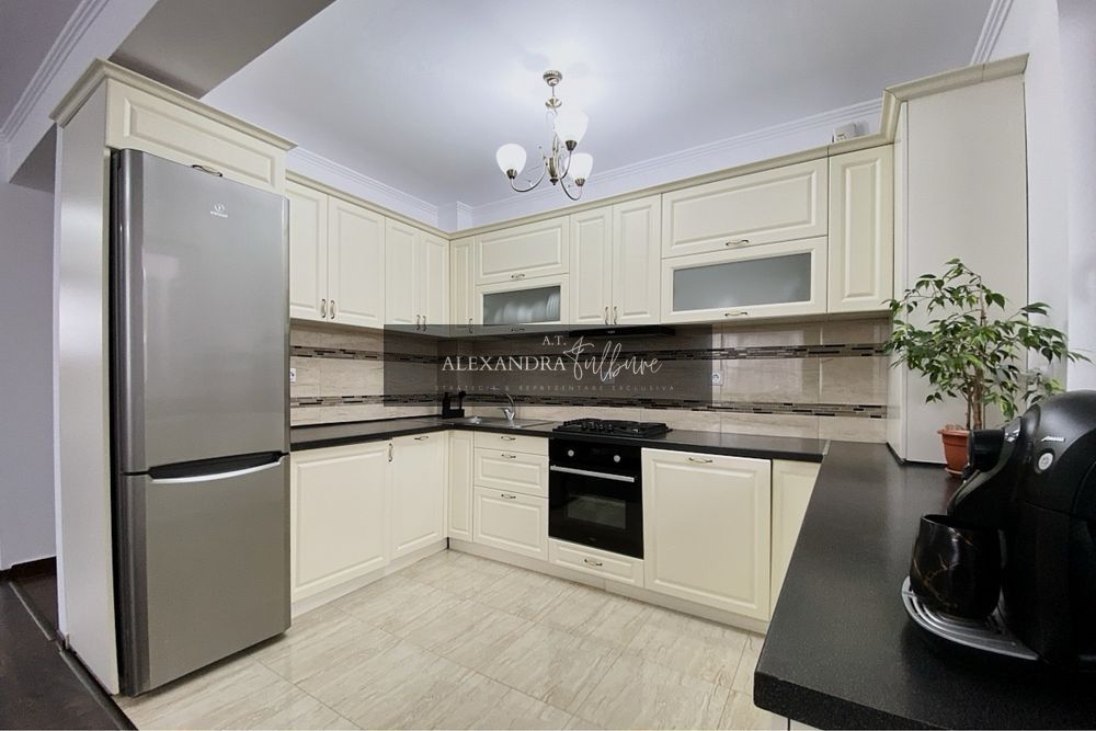 Apartament 3 camere, 2 balcoane, etaj intermediar, parcare. - Poză 2