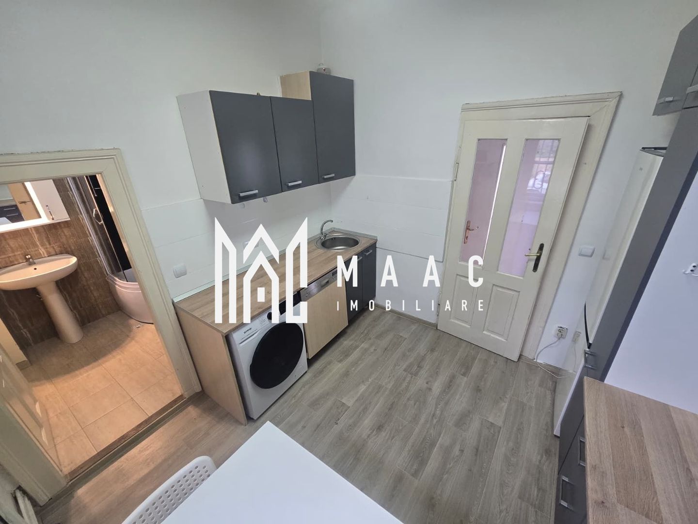 Apartament la casa cu 3 camere si curte Strada Bucegi - Poză 3