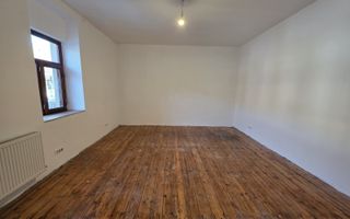 1 camera | centrala proprie | curte generoasa | zona excelenta | - Poză 3