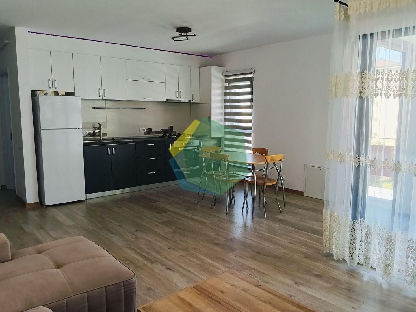 Apartament cu living generos și terasă, disponibil imediat – Otopeni - Poză 1