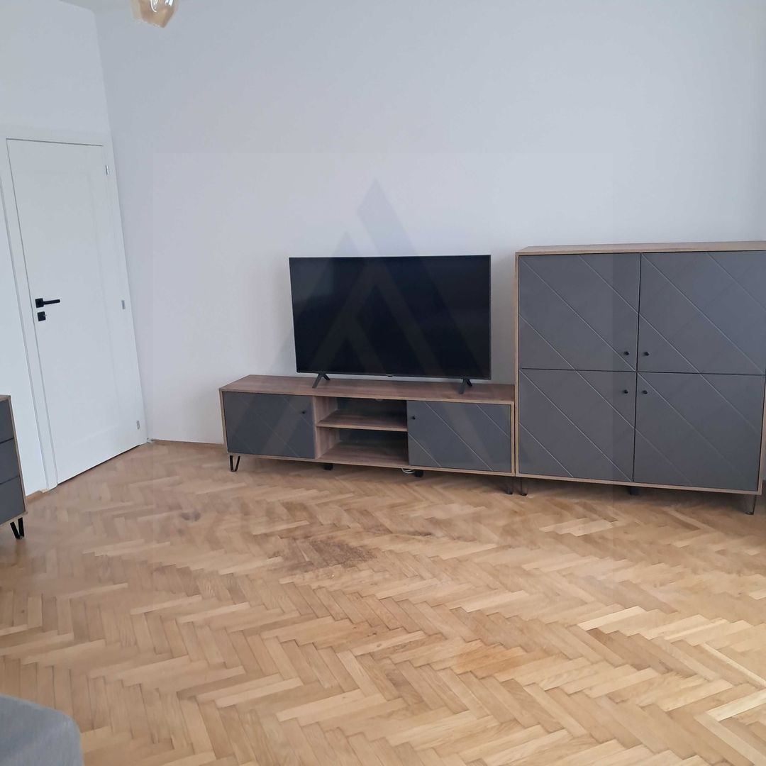 Apartament 2 camere decomandat 71 mp utili  etaj 1 in zona Centrala - Poză 3